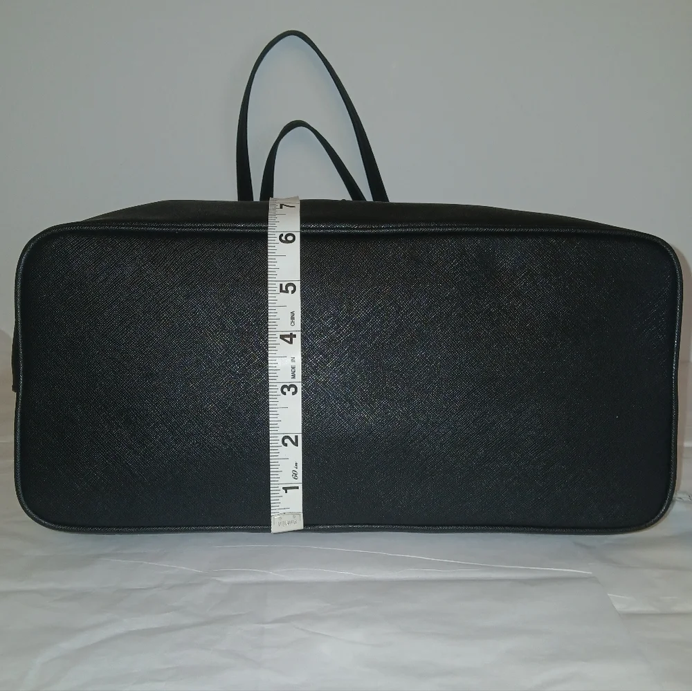 2 Pc Set GUESS Portini Triangle Logo Trap Tote & Wristlet Large, Black